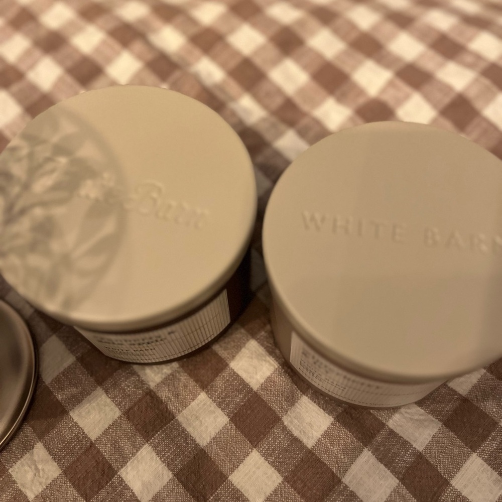 NWT, BBW BUNDLE, TWO 3 WICK CANDLES & DECORATIVE 3 WICK CANDLE HOLDER - Picture 3 of 8